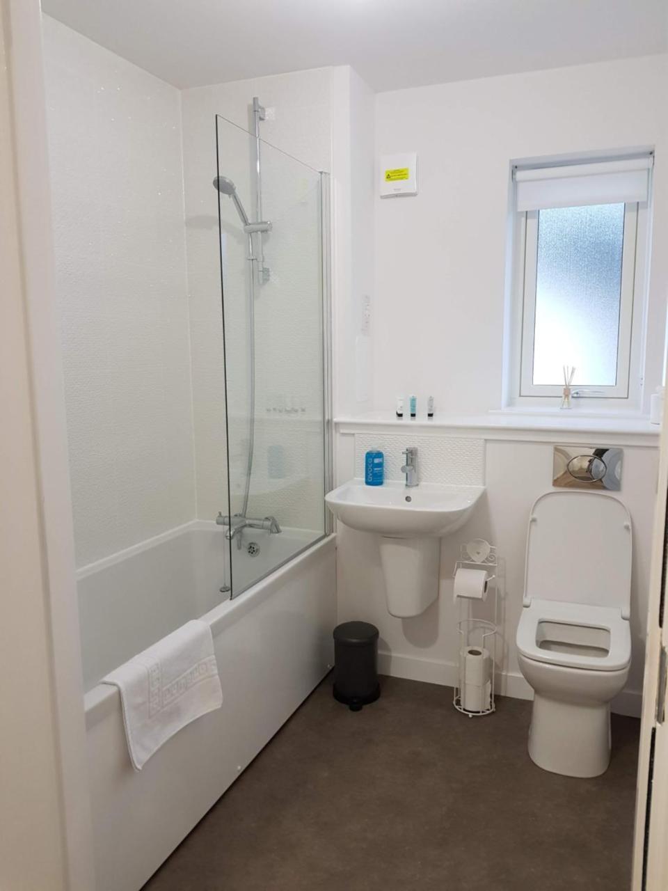 3 Royal View Apartments Стерлинг Экстерьер фото